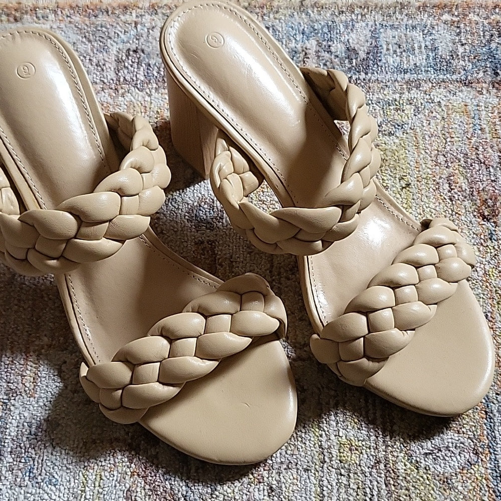 Beige braided heel
