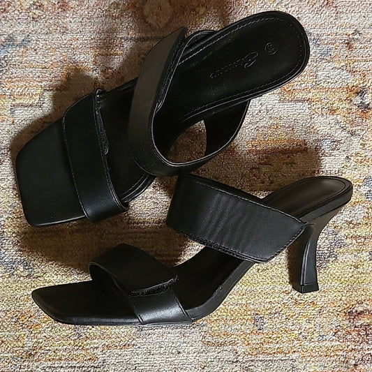 Black velcro strappy heel