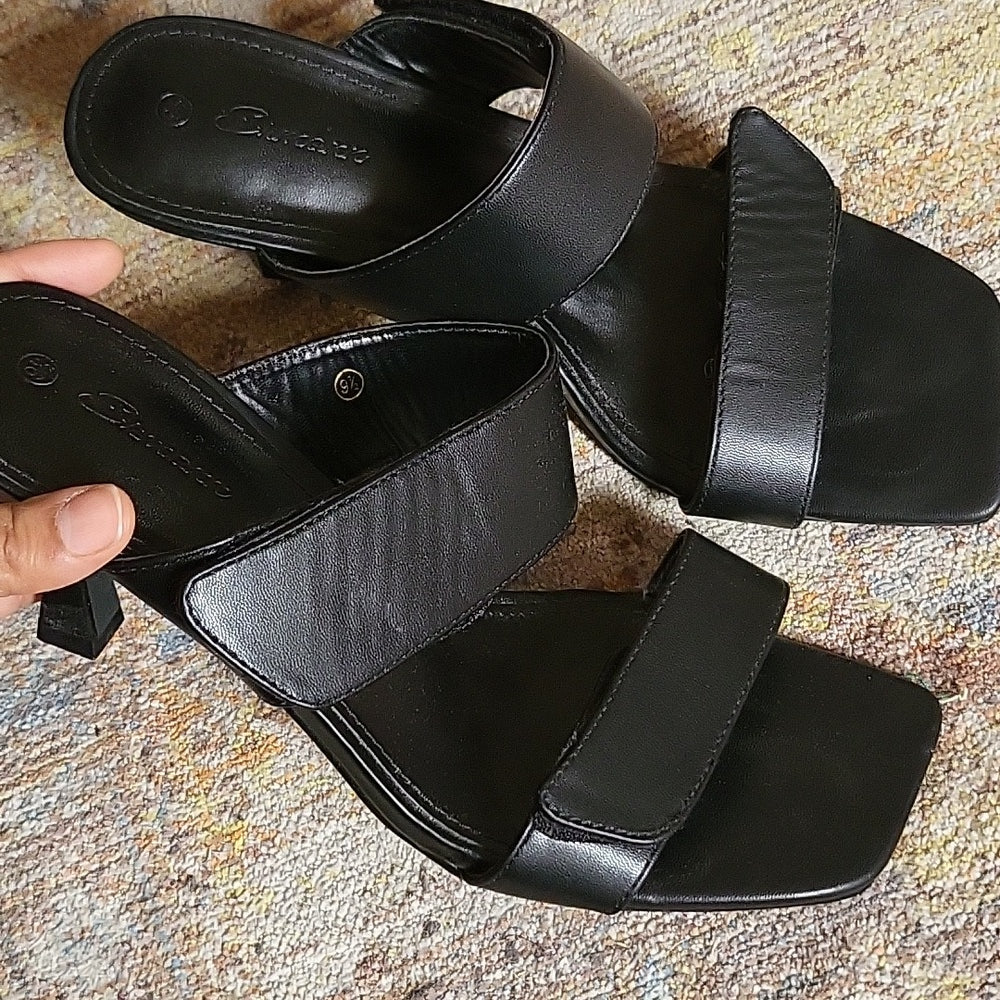 Black velcro strappy heel