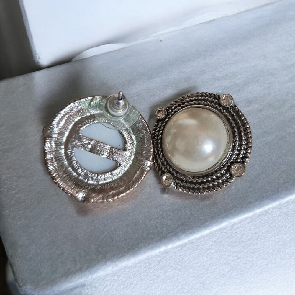 *Vintage*Elegant Silver and Pearl Earrings